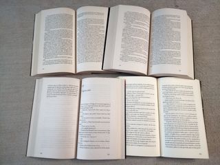 4 novelas de tapa blanda volumen 1 
