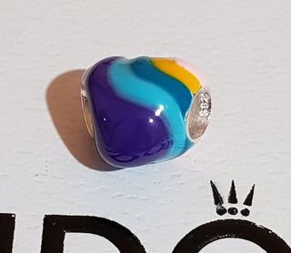 Charm corazón colores.