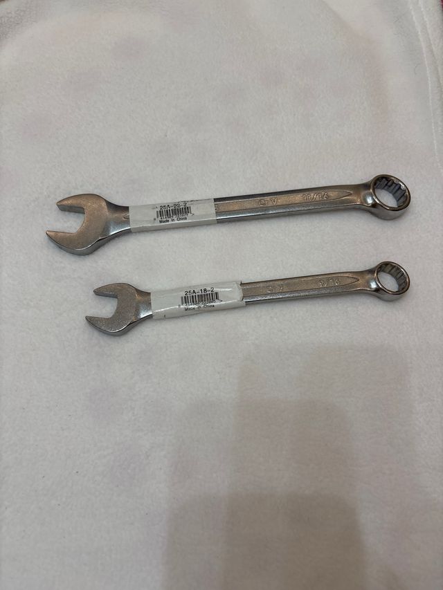 2 llaves combinadas 11/16,,, y 9/16 nuevas