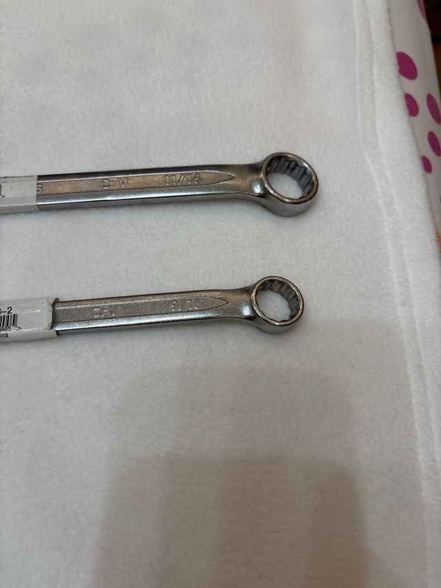 2 llaves combinadas 11/16,,, y 9/16 nuevas