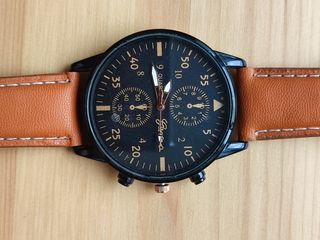 Reloj Hombre Marrón, le falta la hebilla, con pila