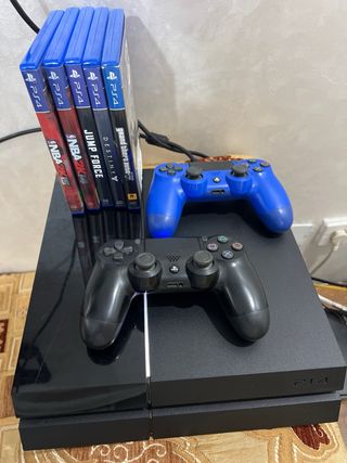 PS4 (PlayStation 4) 500GB + juegos