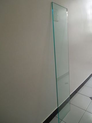 Estante/ balda de vidrio para colgar en pared.