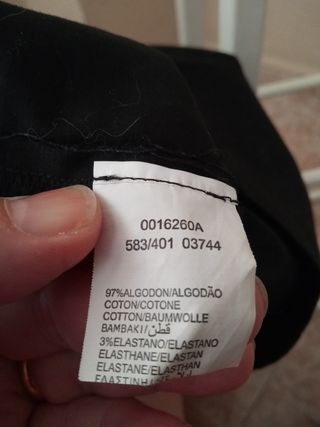 Vestido negro entallado