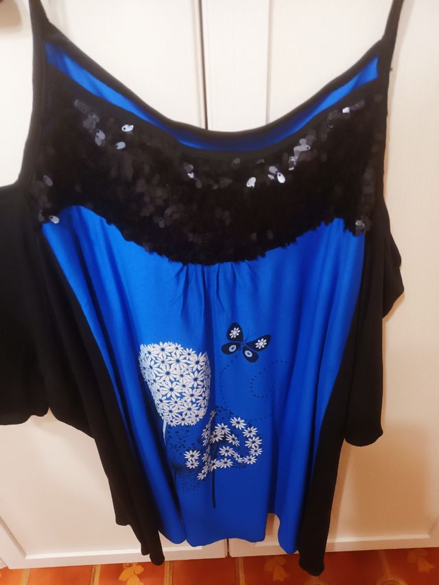 Top estivo spalle scoperte blu e nero