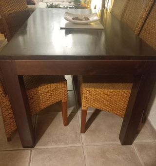 Mesa comedor +  sillas de ratán