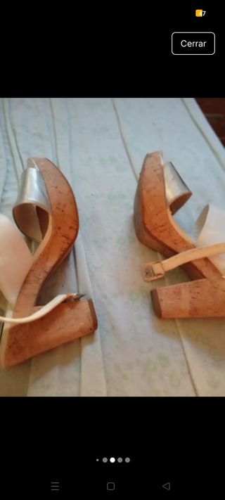 Sandalias Clarks beige y dorado