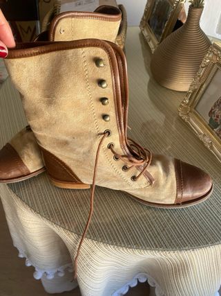 Botas Carolina Herrera beige-marrón