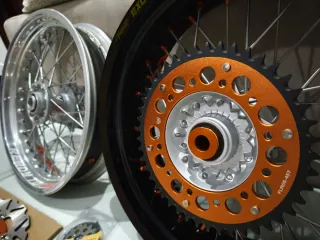 Se rifa 10€ el número. Kit Supermotard Excel Takas