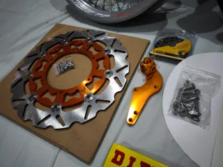 Se rifa 10€ el número. Kit Supermotard Excel Takas