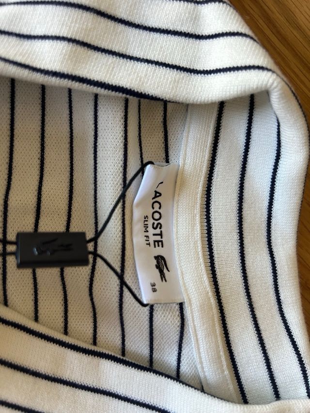 Polo Lacoste rayas blancas y azul marino. Auténtio