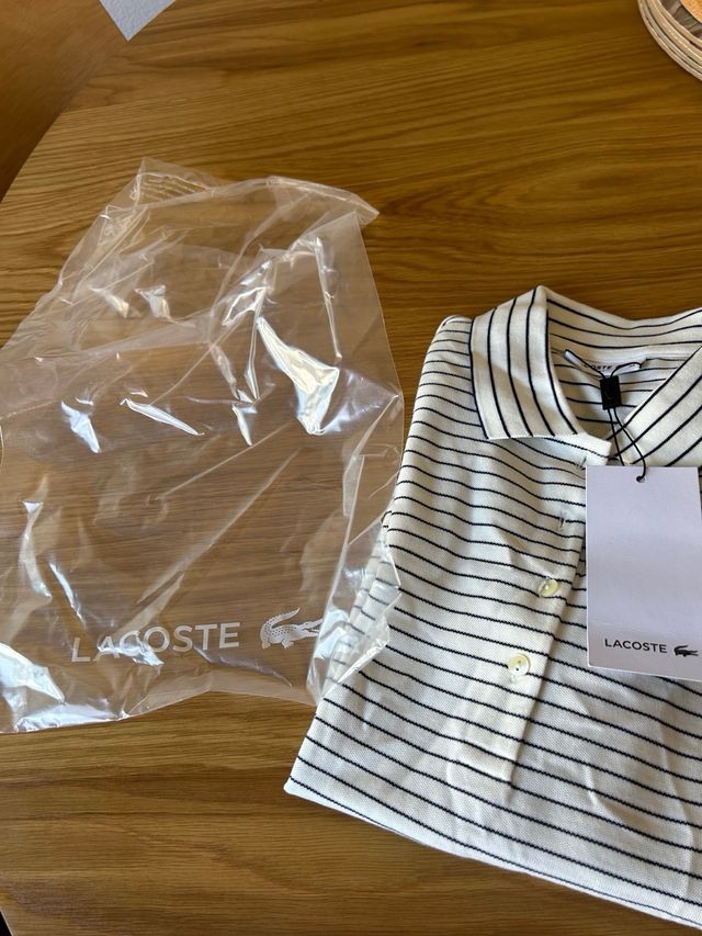Polo Lacoste rayas blancas y azul marino. Auténtio