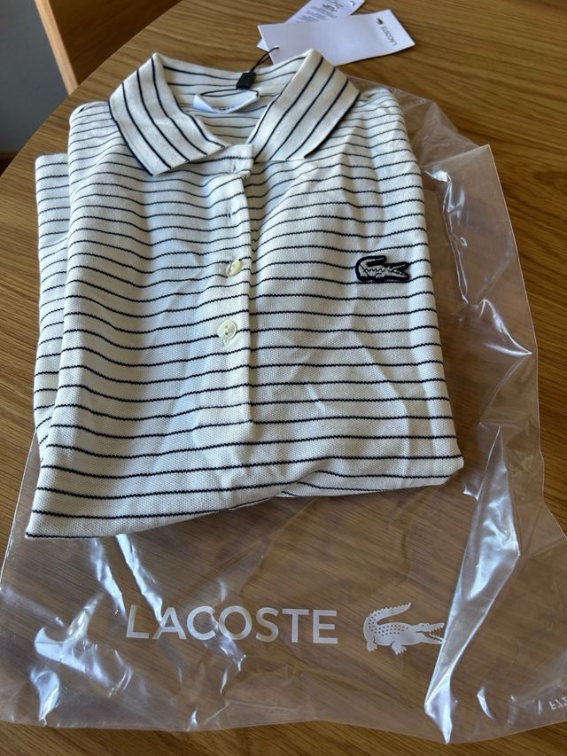 Polo Lacoste rayas blancas y azul marino. Auténtio