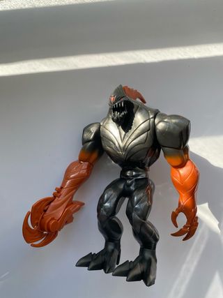 Muñeco monstruo alienígena con disco lanzador – Fi
