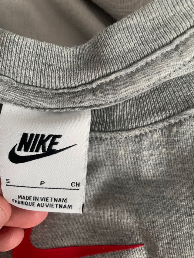 Camiseta Nike gris talla S,da un poco mas de talla