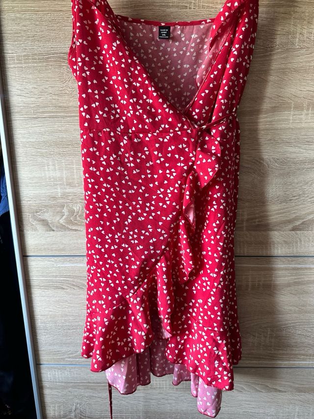 Vestido rojo estampado corazones