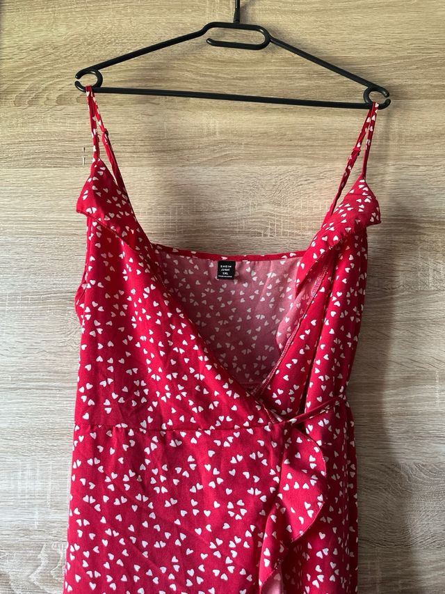 Vestido rojo estampado corazones