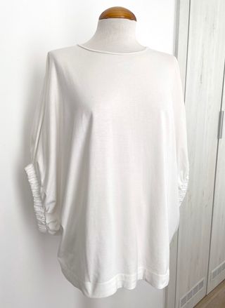 Blusa Blanca con Mangas Fruncidas || S-M (36-38)