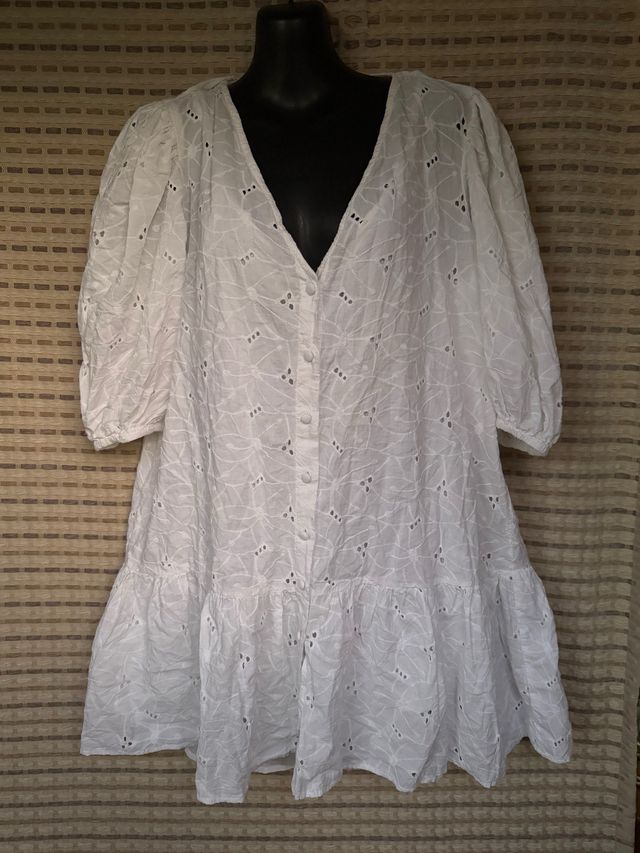 Abito in cotone 100% di alta qualità con ricamo inglese