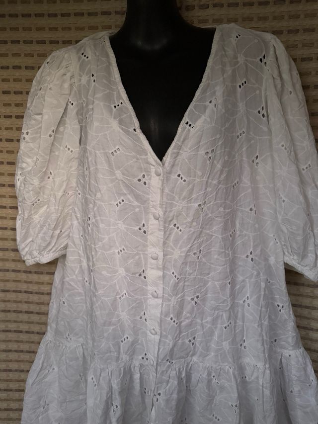 Abito in cotone 100% di alta qualità con ricamo inglese