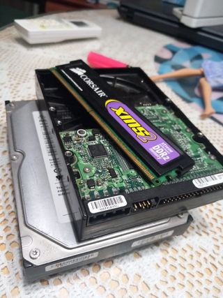 2 Discos Duros + RAM Corsair DDR2