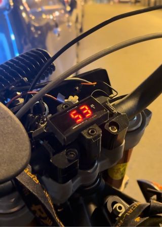 Soporte marcador temperatura moto
