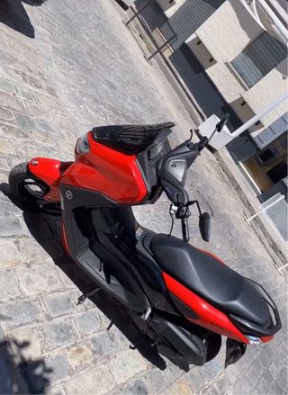 Yamaha NMAX 125 - Roja