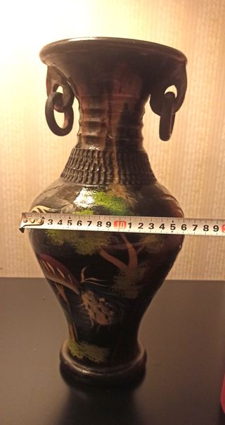 Jarrón cerámico rojo y negro