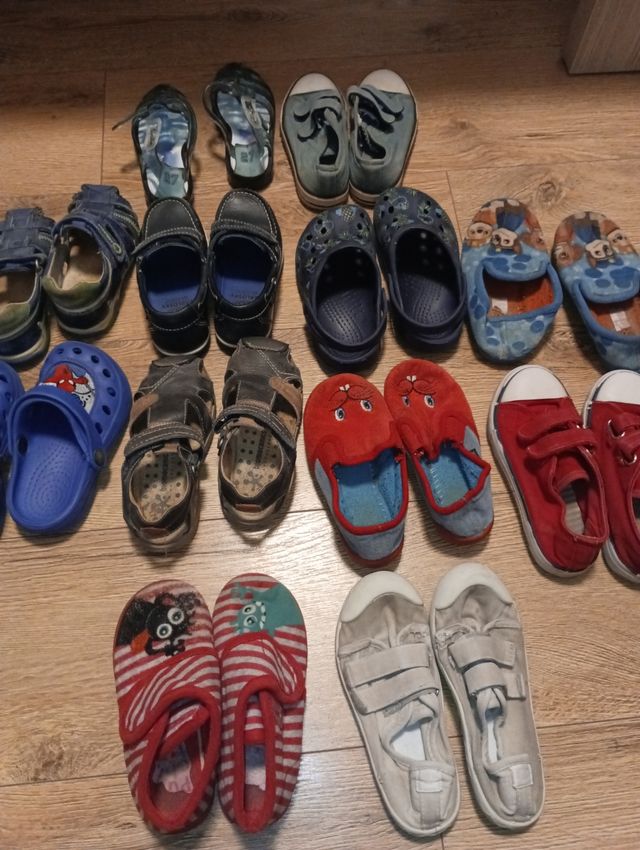 Lote 17 zapatos, zapatillas y sandalias niño 24-29