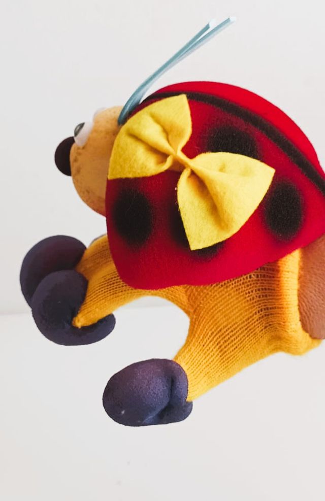Marioneta mariquita artesanal