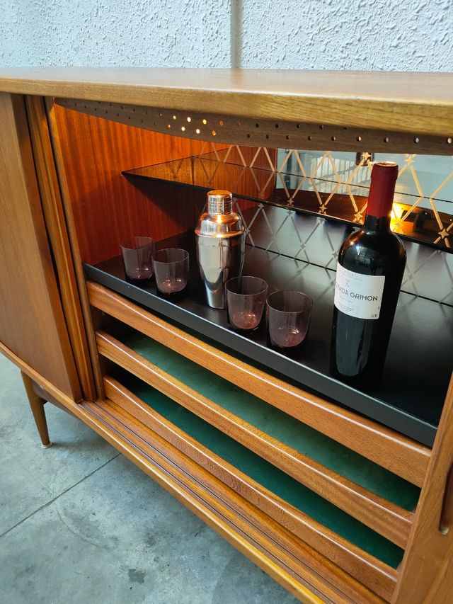 APARADOR AERTHOJ JENSEN & MOLHOLM MID CENTURY