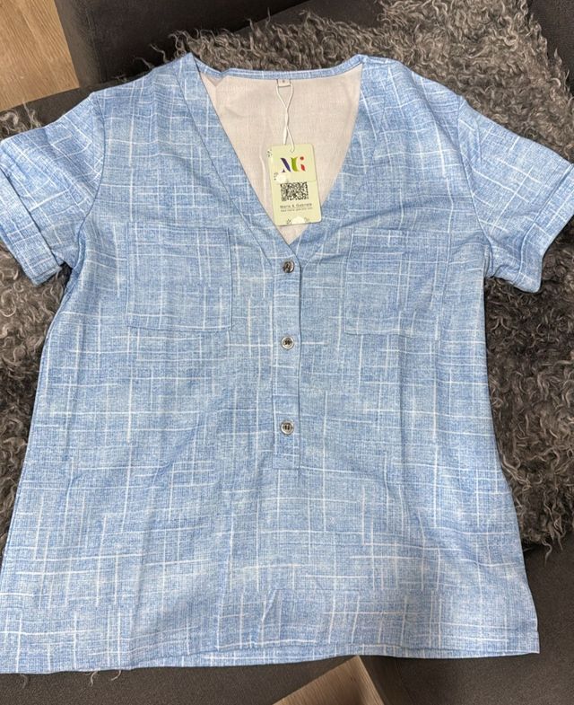 Blusa casual a cuadros.