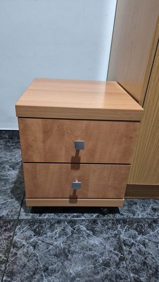 Cama Abatible Vertical, Armario y mesita noche