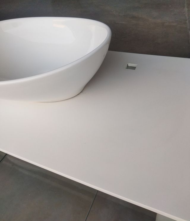 Lavabo sobre encimera blanco