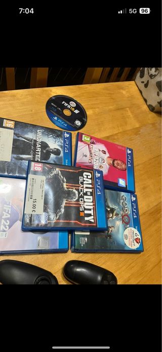 PS4, mandos y los juegos de la foto