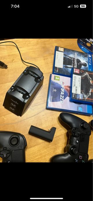 PS4, mandos y los juegos de la foto