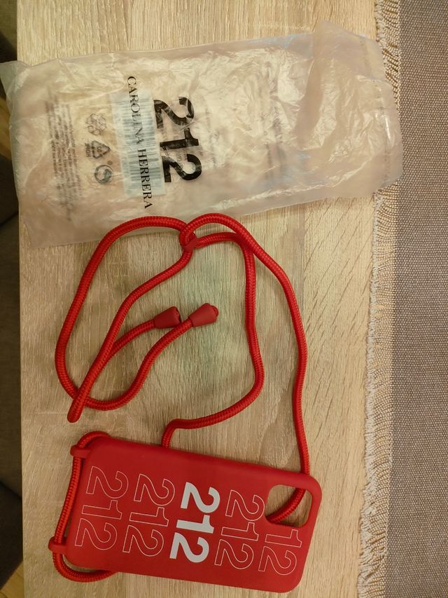 Funda iPhone 11 Carolina Herrera 212