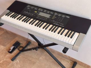 Teclado Casio CTK-4400 con soporte