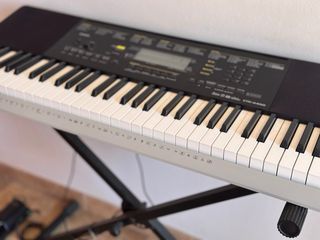 Teclado Casio CTK-4400 con soporte