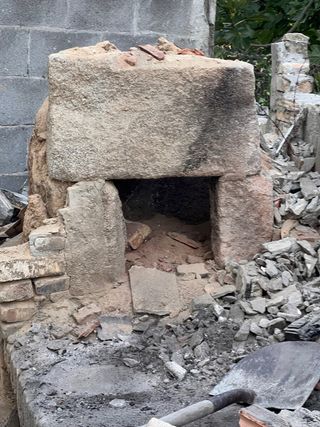 Antico forno in pietra