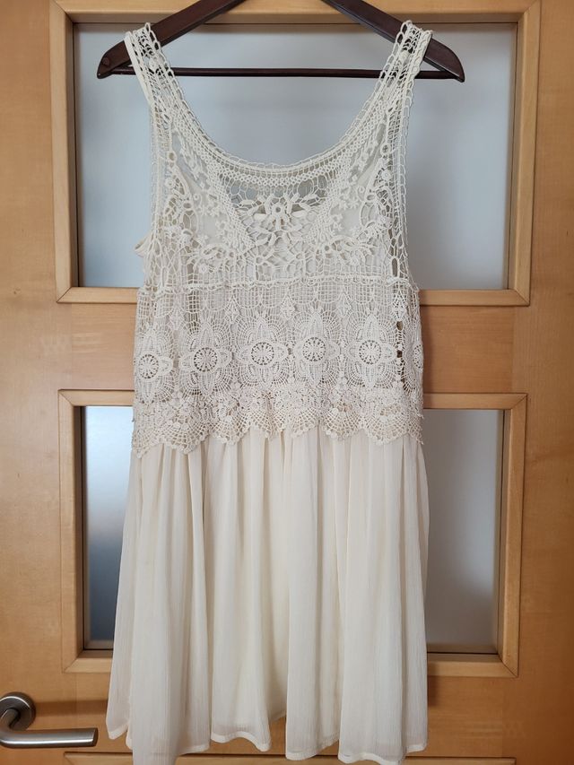 Vestido beige Pull&Bear encaje
