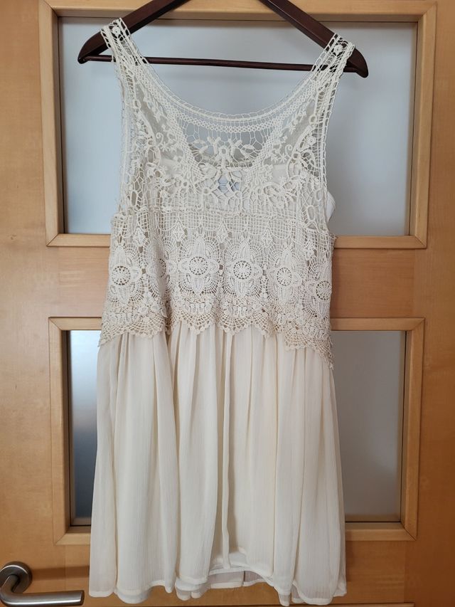Vestido beige Pull&Bear encaje