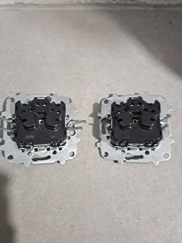 2 Mecanismos enchufes Niessen