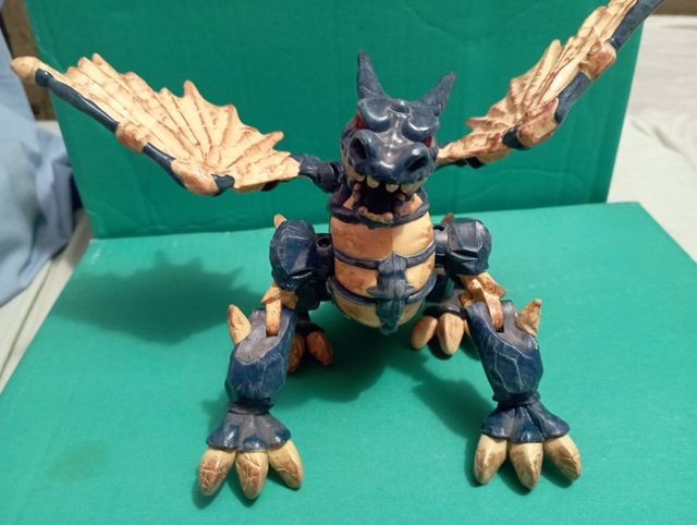Dragón articulado de juguete