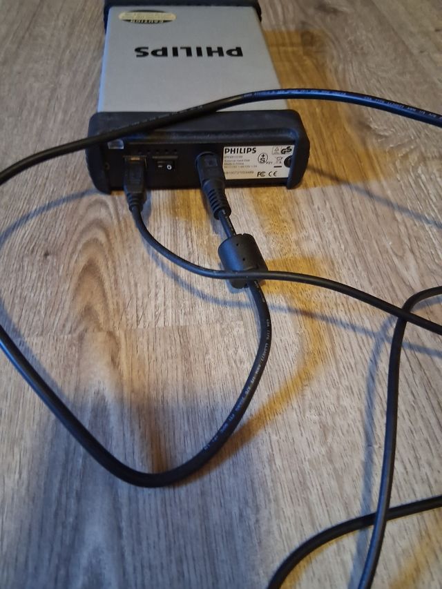 1 memoria externas y 1 grabadora de cd LG 