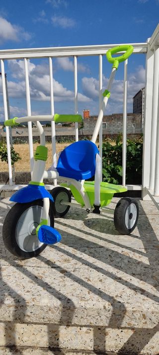 Triciclo infantil, casi nuevo