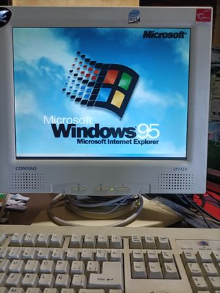 Fujitsu Siemens-600xs PC Windows 95/98/ MS DOS