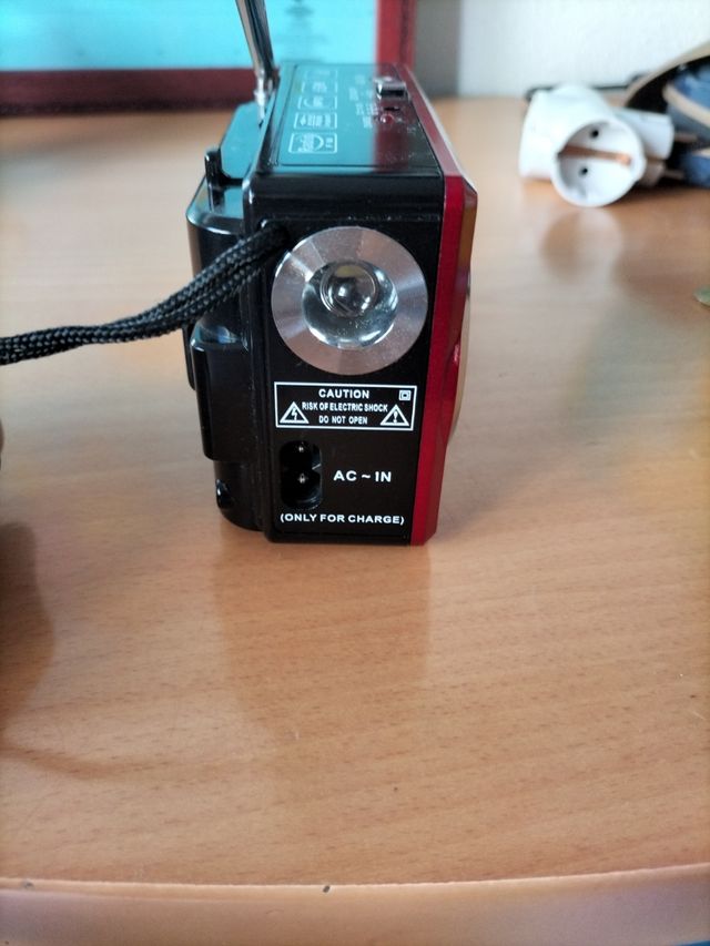 Radio WAXIBA XB-221U - Roja