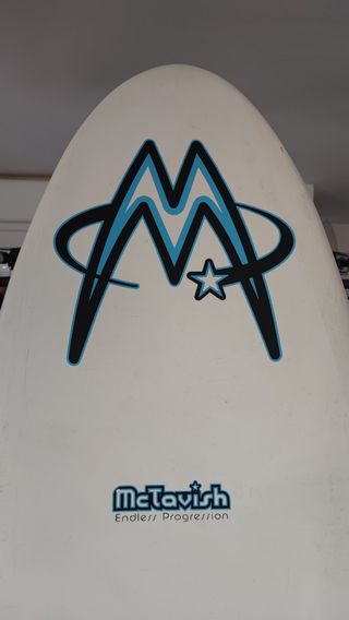 Tabla surf McTAVISH Modelo  CARVER de 7'7" pies