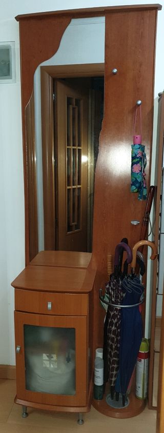 URGENTE. Mueble recibidor con espejo. 25 euros HOY